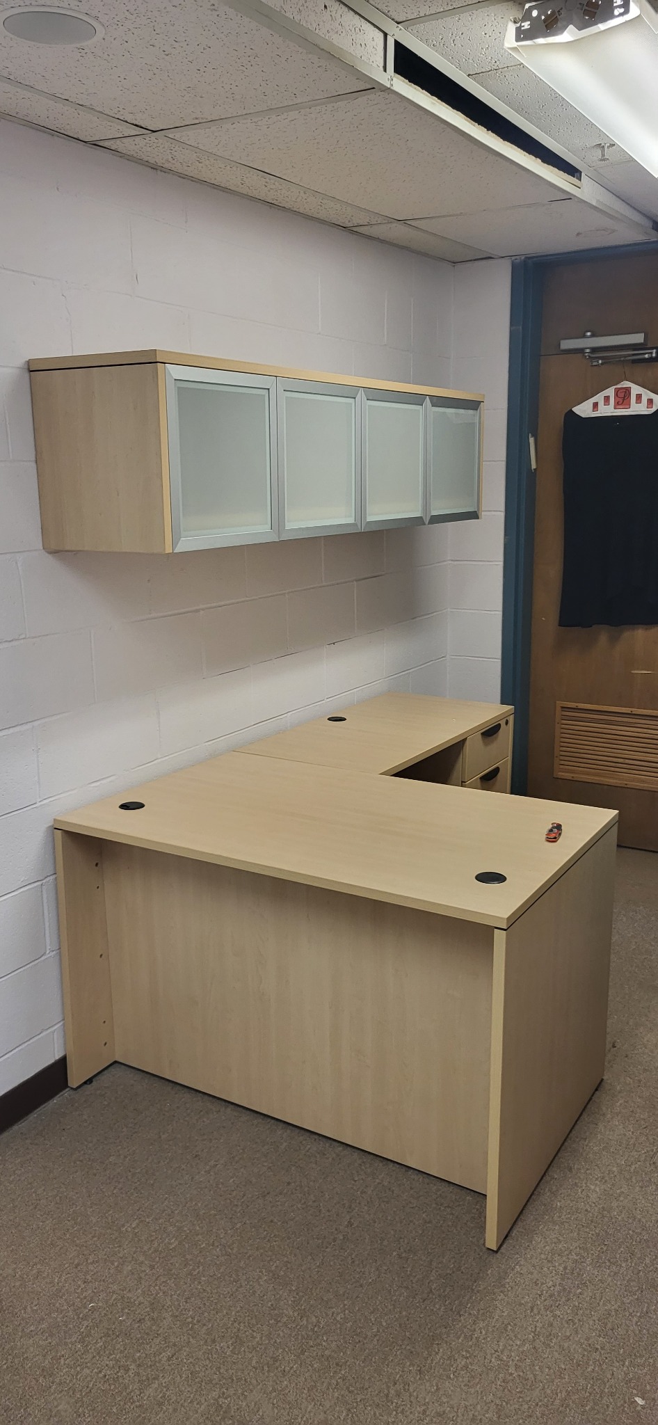 Private Workstation with Overhead Storage