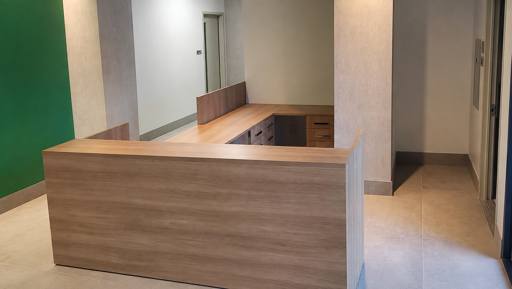 Custom-Fit Reception Workstation